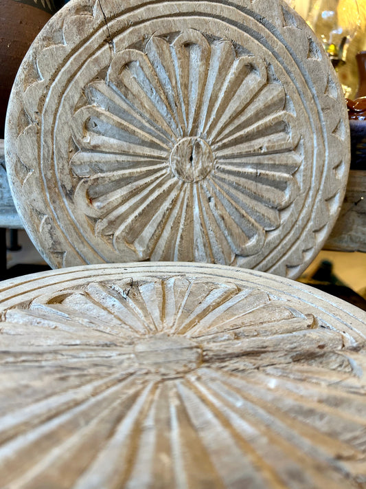 Plateau bois - motifs sculptés