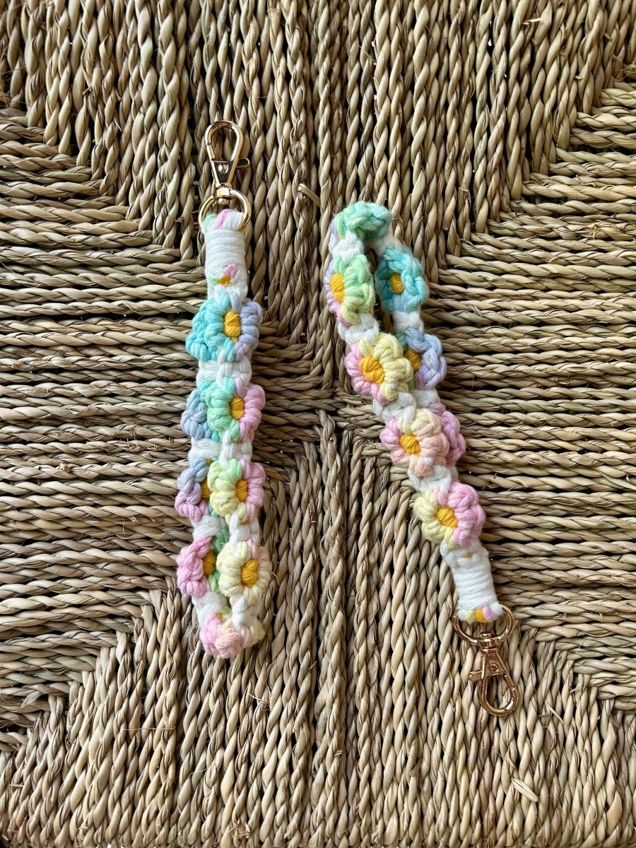 Porte clé fleurs macramé - multicolores - Mamie bohémePorte clé fleurs macramé - multicolores