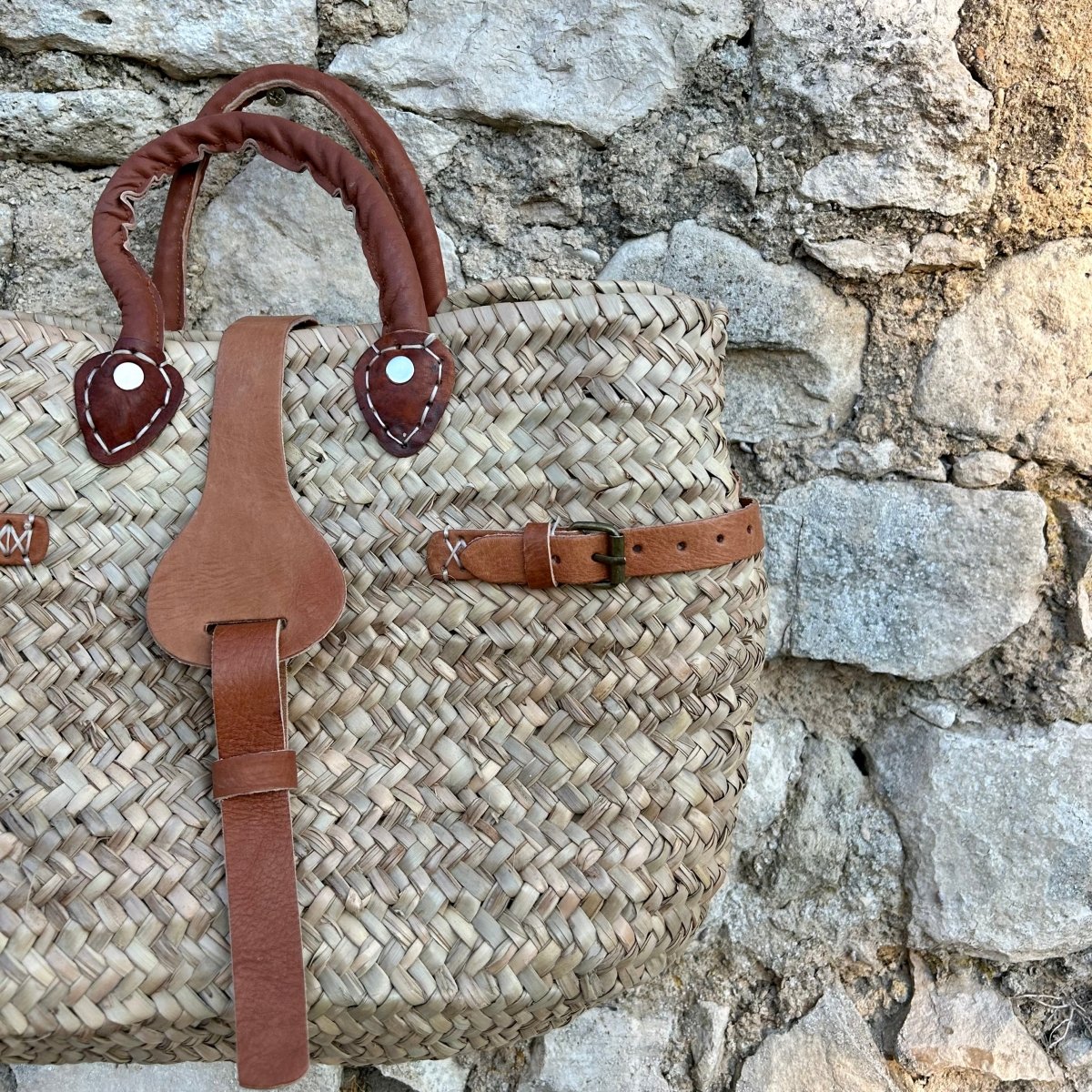 Sac en cuir & feuilles de palmier - Mamie bohémeSac en cuir & feuilles de palmier