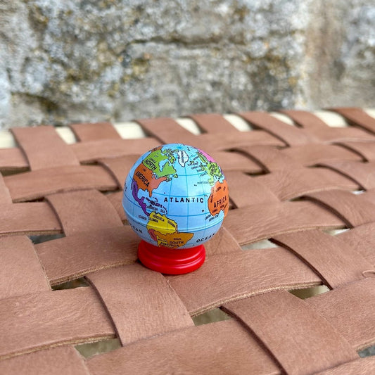 Taille crayon globe 🌍 - Mamie bohémeTaille crayon globe 🌍